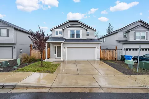 7 Oak Heights Dr, Eagle Point, OR 97524