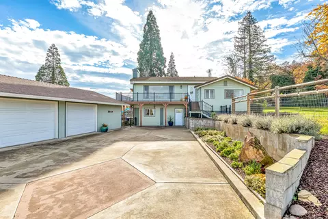 3010 Sylvia Rd, Central Point, OR 97502