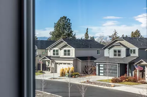 63336 Lamoine Ln, Bend, OR 97701 photo 3