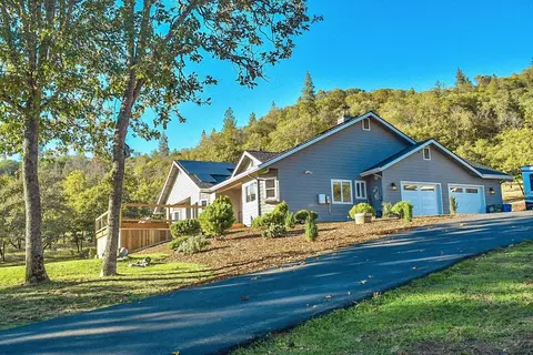 1394 Kubli Rd, Grants Pass, OR 97527