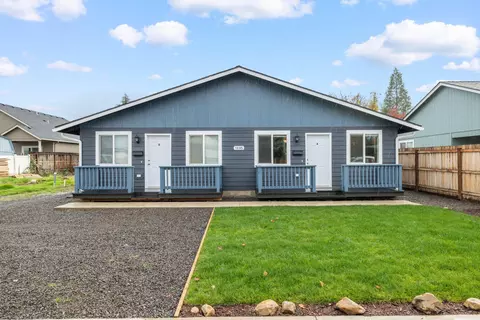 1691 Arlington Dr, Medford, OR 97501