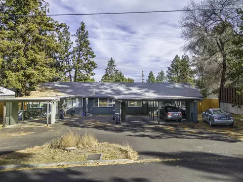 332 SE 5th St, Bend, OR 97702