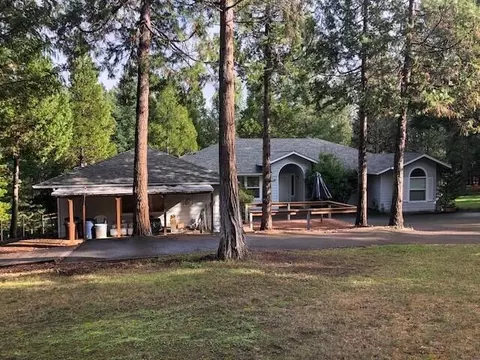 170 Iris Ln, Grants Pass, OR 97526
