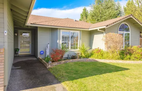411 Westwind Cir, Eagle Point, OR 97524 photo 3