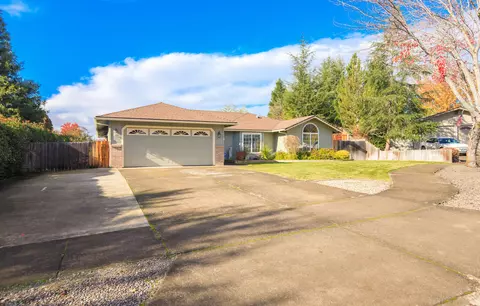 411 Westwind Cir, Eagle Point, OR 97524 photo 2