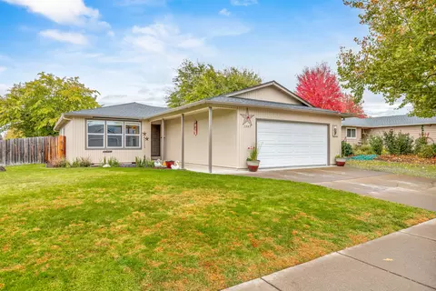 1907 Patrick St, Medford, OR 97504