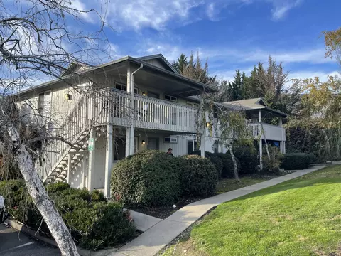 2080 NE Fairview Ave, Grants Pass, OR 97526