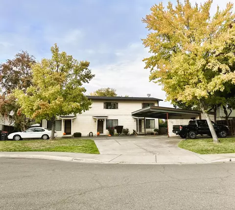 133 Omni Cir, Medford, OR 97501