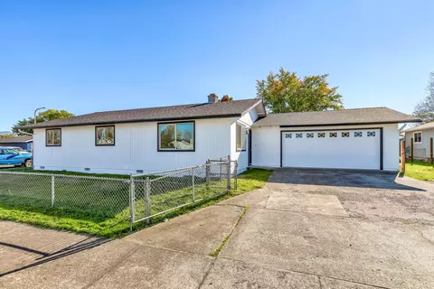 302 Pawnee St, Medford, OR 97501