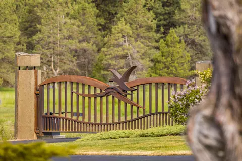 1069 Vine Maple Dr, Klamath Falls, OR 97601