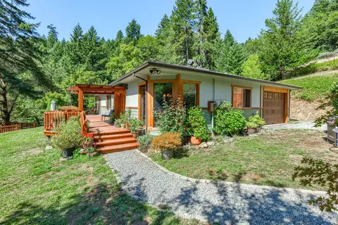 7818 Lower Grave Creek Rd, Wolf Creek, OR 97497