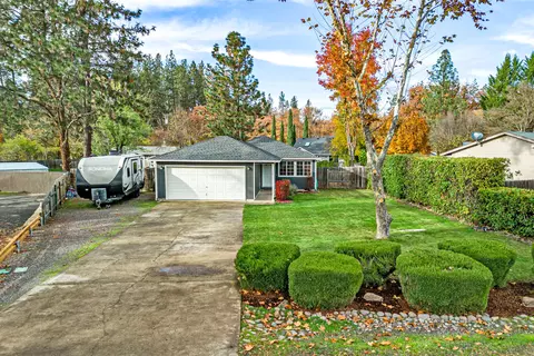 108 Penny Ln, Shady Cove, OR 97539