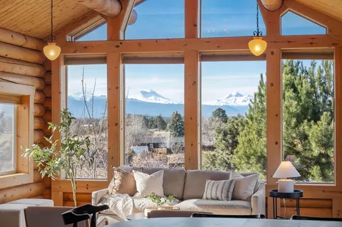 65025 92nd St, Bend, OR 97703