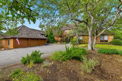 6401 Hillcrest Rd, Medford, OR 97504