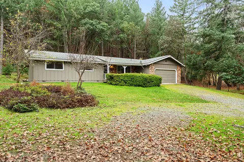 1357 Summit Loop, Grants Pass, OR 97527