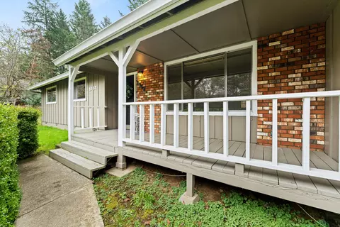 1357 Summit Loop, Grants Pass, OR 97527 photo 2