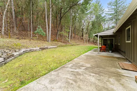 1357 Summit Loop, Grants Pass, OR 97527 photo 17