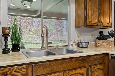 1357 Summit Loop, Grants Pass, OR 97527 photo 6