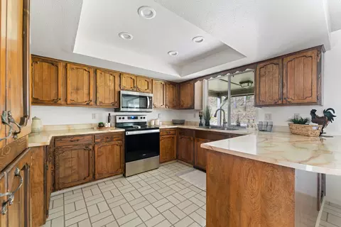 1357 Summit Loop, Grants Pass, OR 97527 photo 4