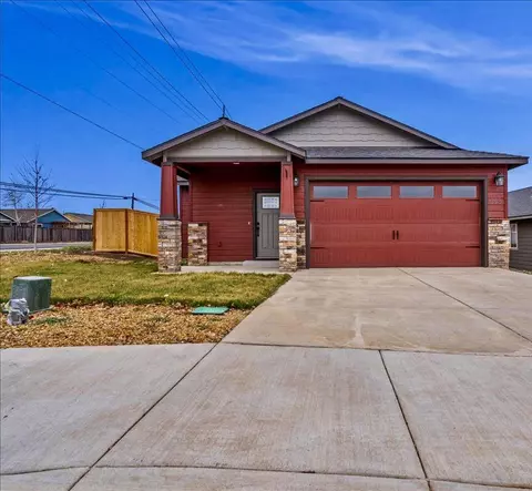 113 NW 31st St, Redmond, OR 97756
