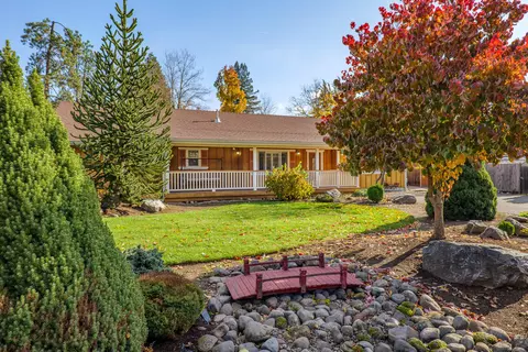 708 Pine St, Rogue River, OR 97537