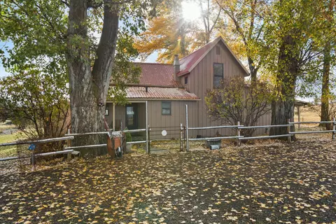 8225 SE Ramms Rd, Madras, OR 97741