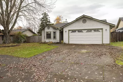 417 Garden Cir, Eagle Point, OR 97524