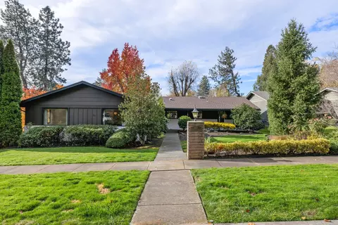 201 Kensington Sq, Medford, OR 97504