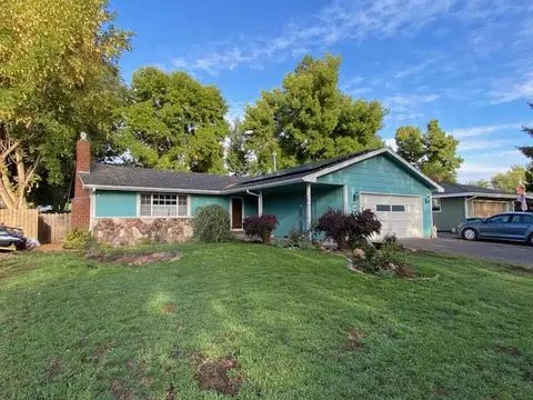 4832 Driftwood Dr, Klamath Falls, OR 97603
