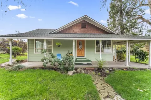 10085 Blackwell Rd, Central Point, OR 97502