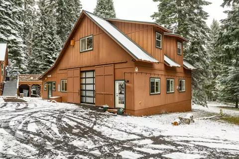 1900 Hyatt Prairie Rd, Ashland, OR 97520