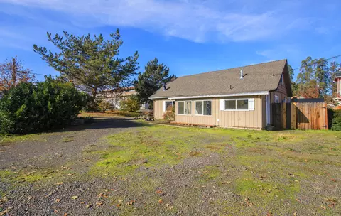 101 Ash St, Phoenix, OR 97535 photo 3