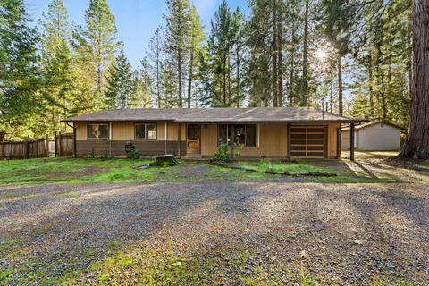 8989 W Evans Creek Rd, Rogue River, OR 97537