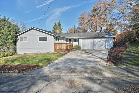 605 S Rose St, Phoenix, OR 97535