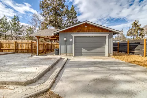 19882 8th St, Bend, OR 97703 photo 4