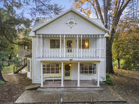 7771 Old Stage Rd, Central Point, OR 97502