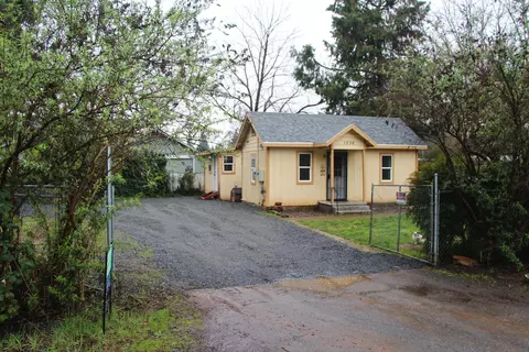1556 Mount Baldy Rd, Grants Pass, OR 97527