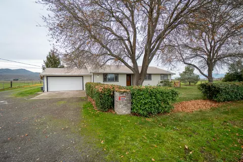 4666 Antelope Rd, White City, OR 97503