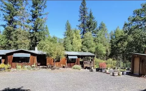 1288 N Obenchain Rd, Eagle Point, OR 97524
