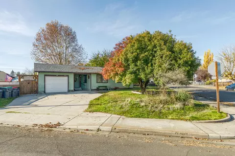 7891 Gladstone Ave, White City, OR 97503