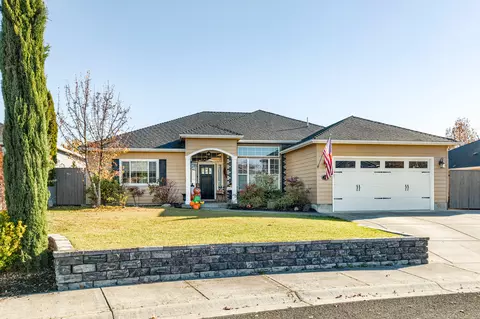 316 Ridgeway Ave, Central Point, OR 97502