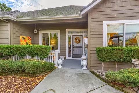 109 Whispering Dr, Grants Pass, OR 97527