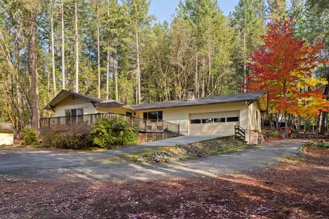 201 Sunrise Dr, Grants Pass, OR 97526