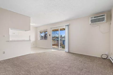 Living - 919 E Pine St, Central Point, OR 97502 photo 1 of 1