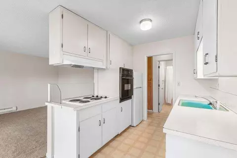 Kitchen - 919 E Pine St, Central Point, OR 97502 photo 1 of 2