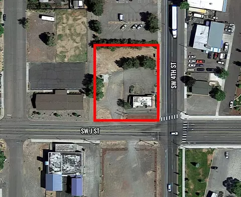 742 SW 4th St, Madras, OR 97741
