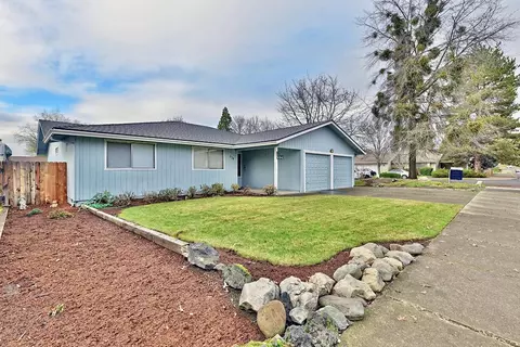 534 Black Oak Dr, Medford, OR 97504
