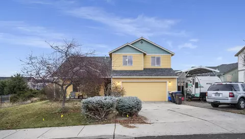 2620 NE 5th St, Redmond, OR 97756