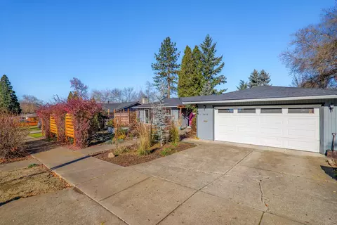 2993 Seckel St, Medford, OR 97504