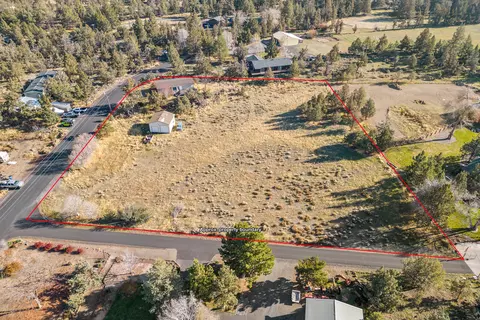 3715 NW 25th St, Redmond, OR 97756